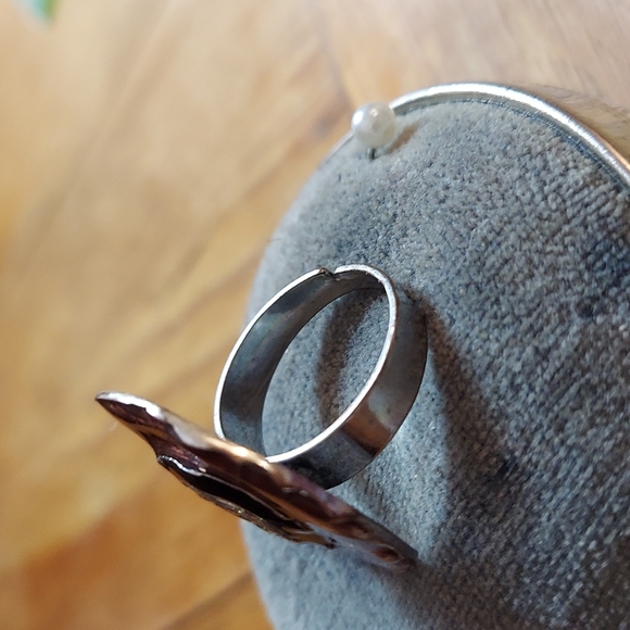 Vintage Oversized Medallion Statement Ring - Picture 4 of 8